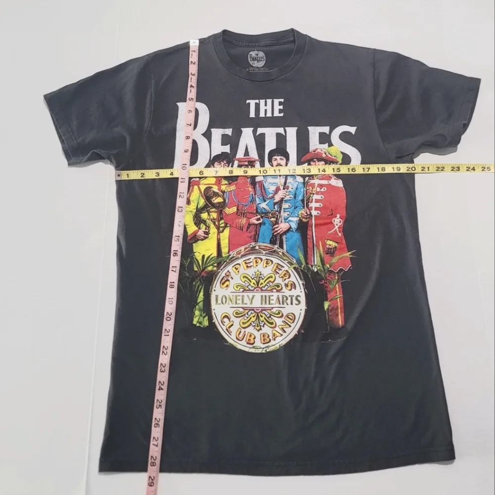 The Beatles Sgt. Pepper Lonely Hearts Club  Band Men's  T- Shirt, 2013 Size L - Picture 2 of 11